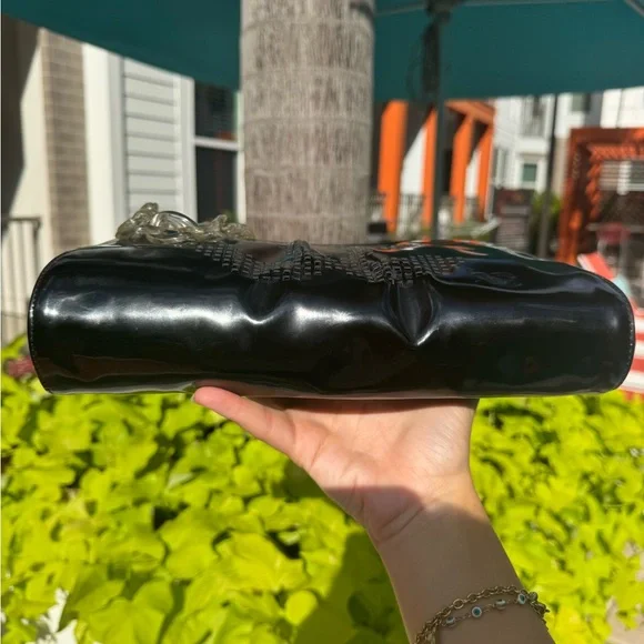 🛑 SOLD 🛑 Vintage Chanel Clutch with Clear Chain – Rare Black Vinyl Purse - Picture 9 of 14